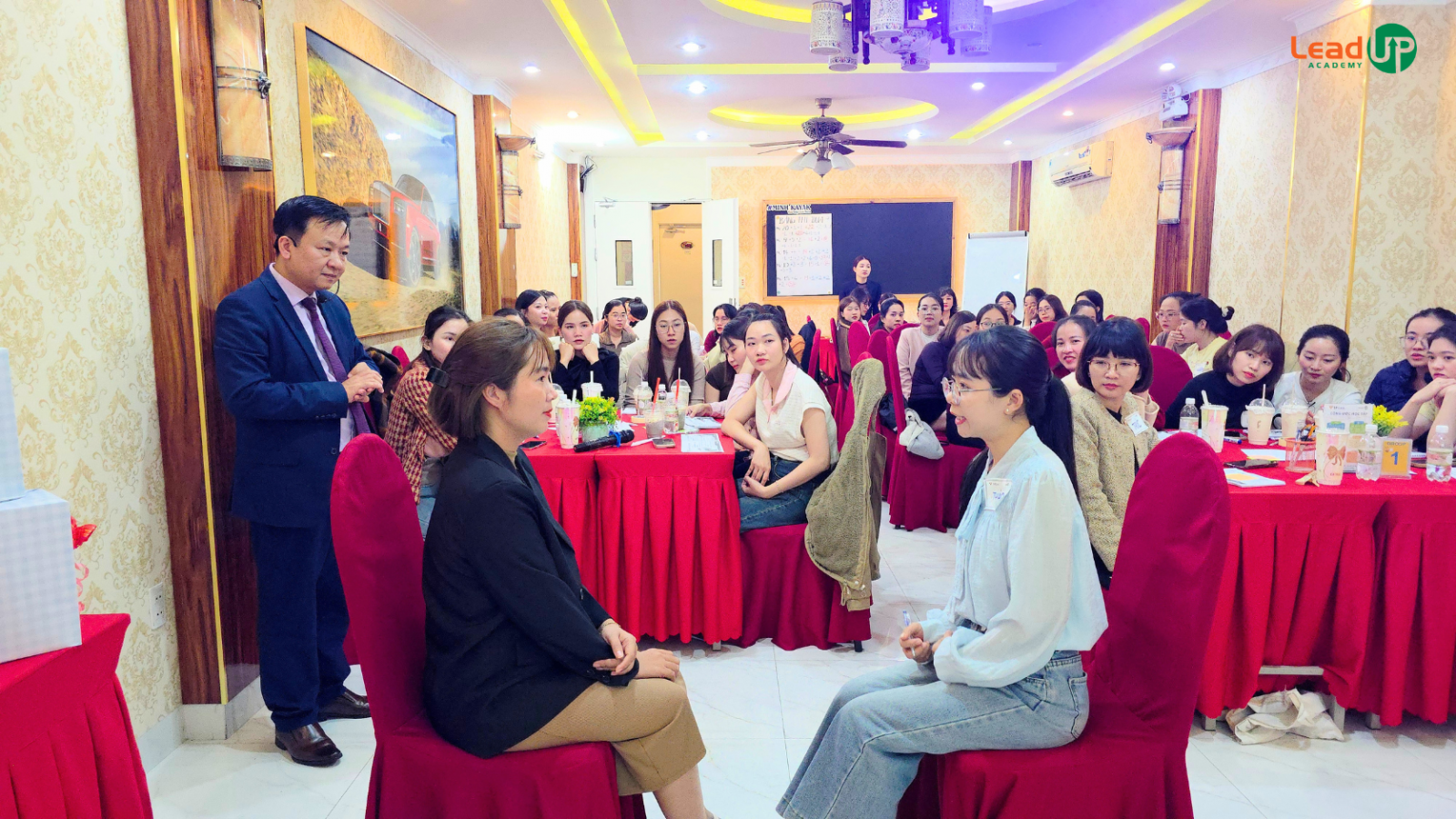 Ảnh: Phương pháp đóng vai được thực hiện trong Chương trình dành cho Ngân hàng TPBank 